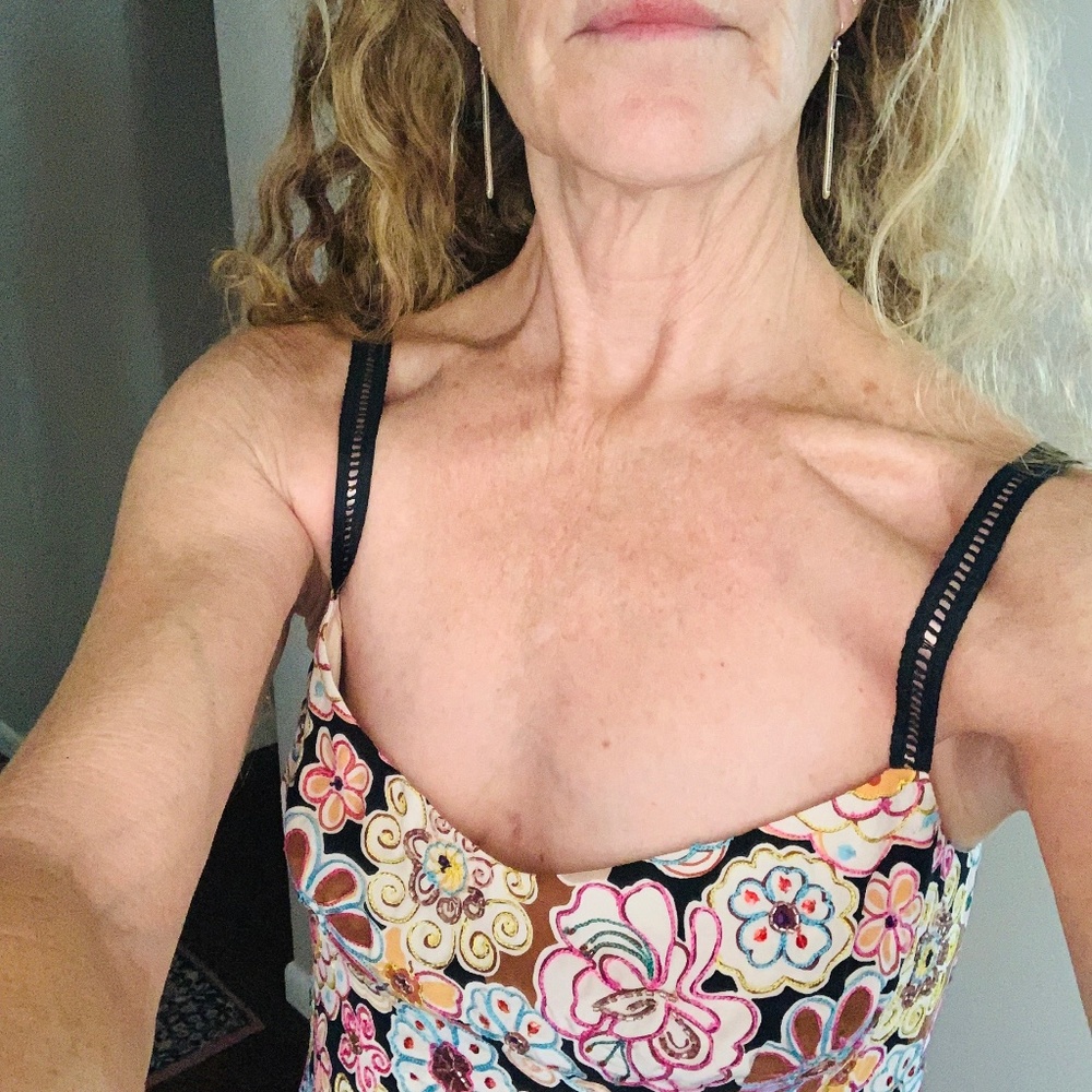 Size 4 embroidery.. sequined Nannette Lepore